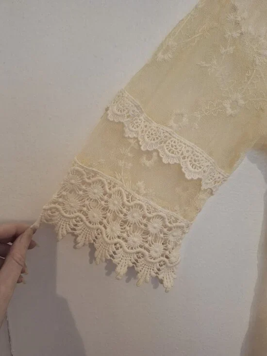 Sheer lace cream three quarter sleeve top size M - Picture 4 of 5